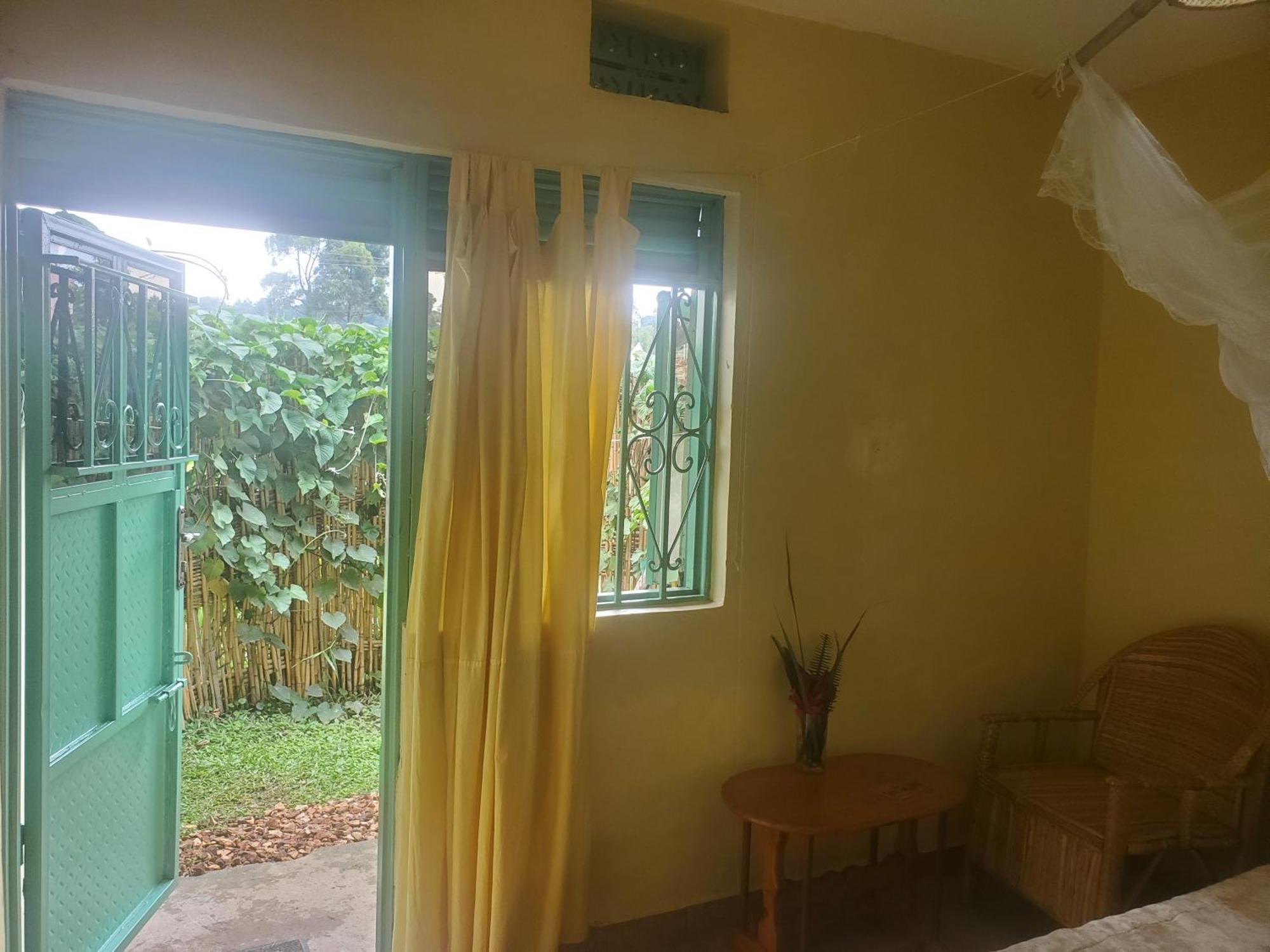 Gaia Eco Hub Bnb Fort Portal Bagian luar foto