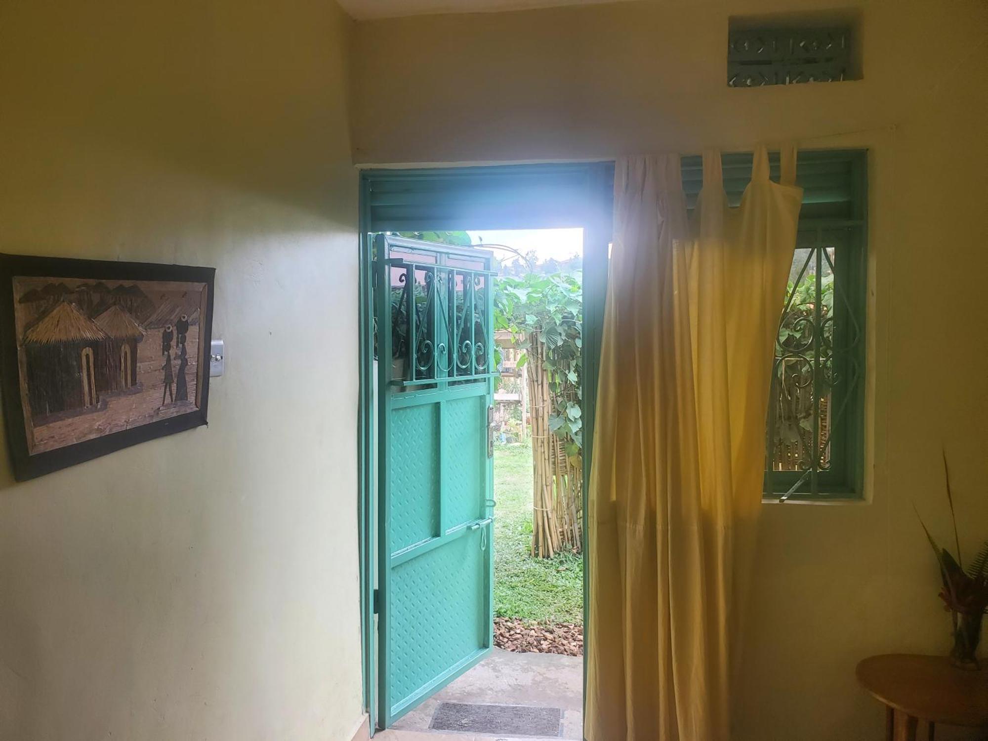 Gaia Eco Hub Bnb Fort Portal Bagian luar foto