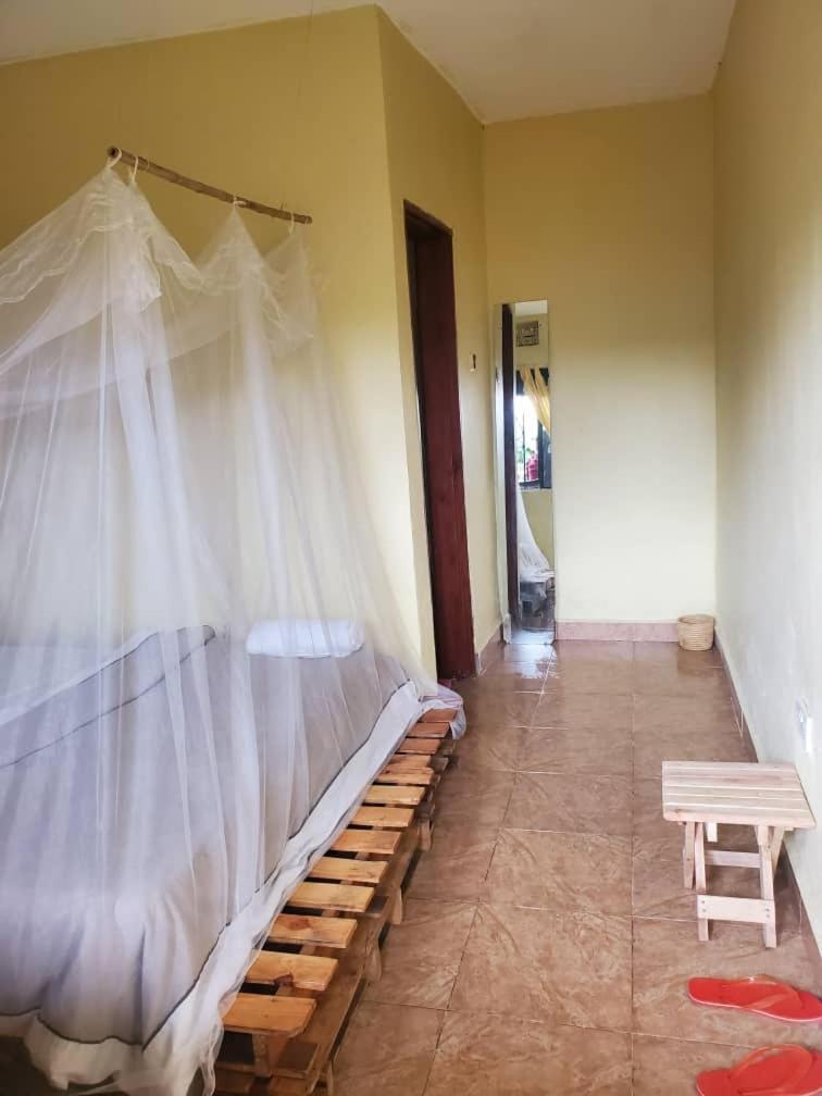 Gaia Eco Hub Bnb Fort Portal Bagian luar foto