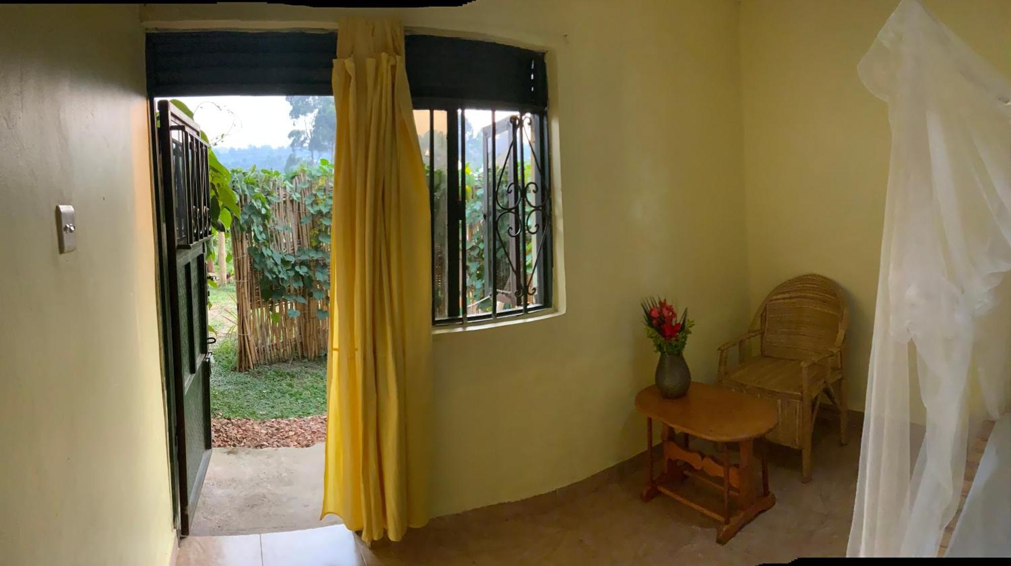 Gaia Eco Hub Bnb Fort Portal Bagian luar foto
